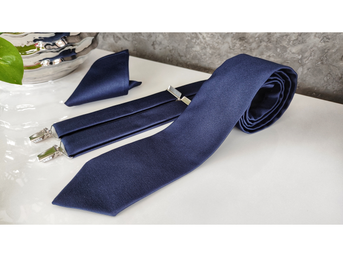 Tie with braces and tisuess